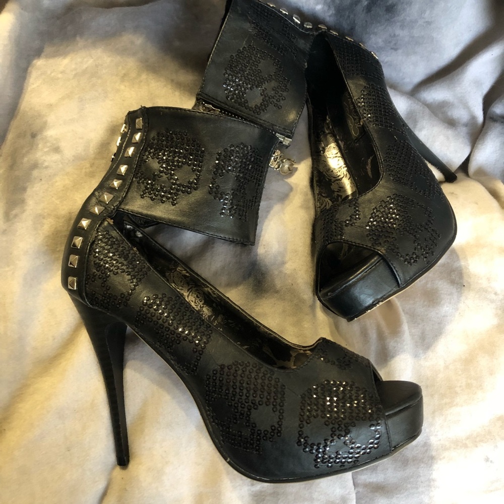 💀 Iron Fist Ankle Cuff Heels with Skull Detail 💀